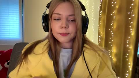 Emilia online show from March 30, 4:18 pm