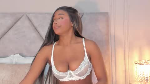 Snapshot of kyliiecooper chatting on October 16, 1:00 pm Kylie Cooper online show from October 16, 1:00 pm