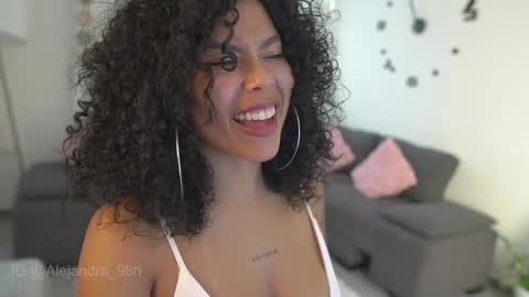 schedule 300 pm - 1100pm colombia time online show from October 30, 9:26 pm