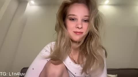 lina online show from April 24, 8:33 pm