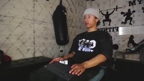 labrinthteasing online show from September 28, 8:40 pm