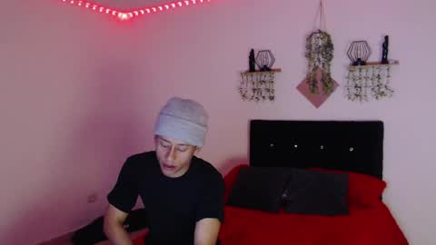 labrinthteasing online show from April 16, 2:06 pm