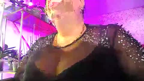 Lady Gloria online show from December 21, 8:10 am