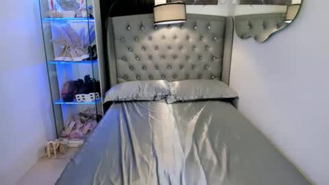 lady_moriseth online show from March 11, 10:40 am