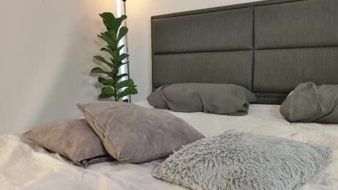    700  1300 -5 online show from November 11, 1:57 pm