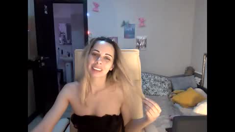 Snapshot of lady_smile69 chatting on October 27, 5:13 pm lady_smile69 online show from October 27, 5:13 pm
