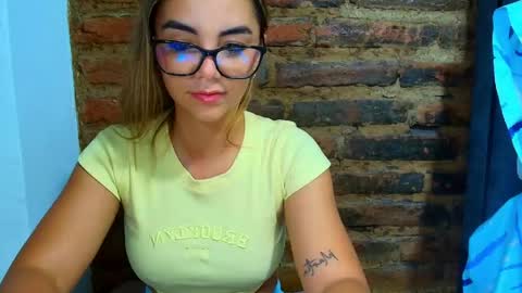 Hello im lady nice to meet you  online show from May 28, 8:51 pm