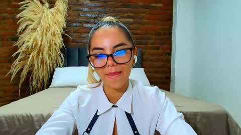 Hello im lady nice to meet you  online show from May 14, 7:56 pm