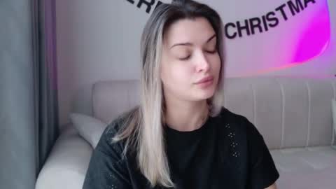 ladylancaster online show from December 14, 3:02 am