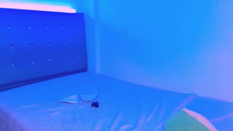 laura online show from February 21, 1:41 am