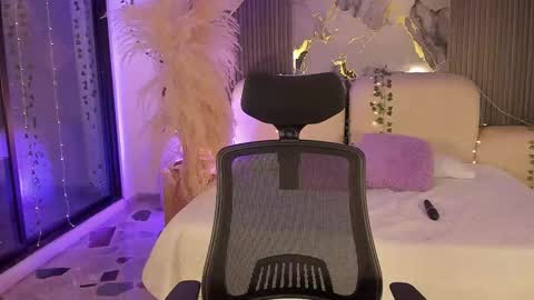 Lady  online show from March 1, 6:06 am