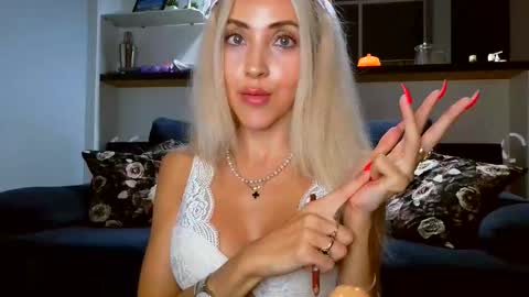 Snapshot of ladyyuliia chatting on October 11, 4:32 pm ladyyuliia online show from October 11, 4:32 pm