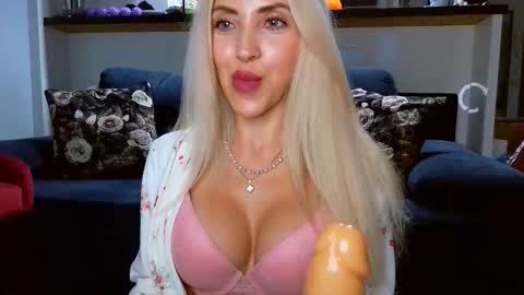 Snapshot of ladyyuliia chatting on October 17, 3:49 pm ladyyuliia online show from October 17, 3:49 pm