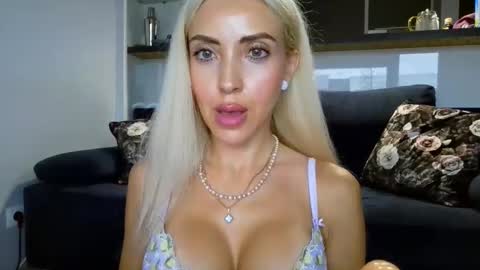 Snapshot of ladyyuliia chatting on October 1, 1:43 pm ladyyuliia online show from October 1, 1:43 pm