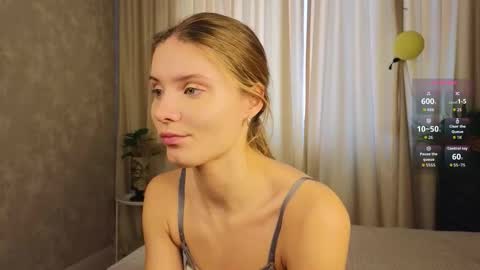 Snapshot of lafeti chatting on October 23, 6:59 am Lilia online show from October 23, 6:59 am