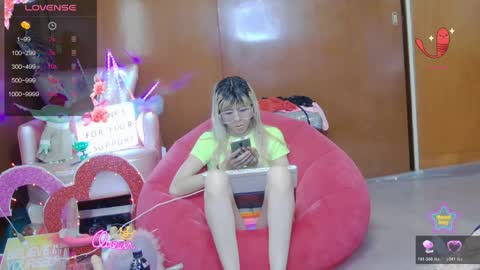 Skinnygirl online show from April 24, 12:45 am