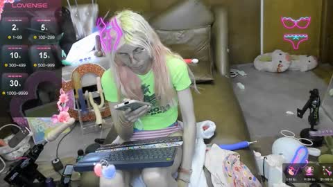 Skinnygirl online show from November 16, 12:01 am