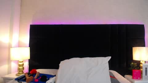 Laila Stilwills online show from April 10, 7:13 am