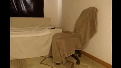 LalaMy online show from April 6, 1:23 pm