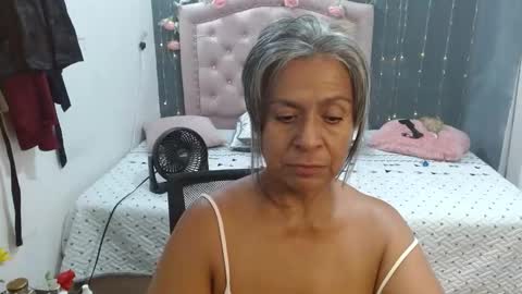 Snapshot of lalisha_96 chatting on October 21, 12:49 am lalisha online show from October 21, 12:49 am