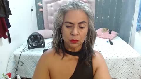 Snapshot of lalisha_96 chatting on October 19, 12:26 am lalisha online show from October 19, 12:26 am