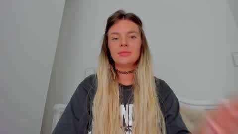 Snapshot of lallie_ chatting on September 18, 3:49 pm Lallie  online show from September 18, 3:49 pm