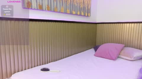 Laura online show from December 15, 12:56 pm