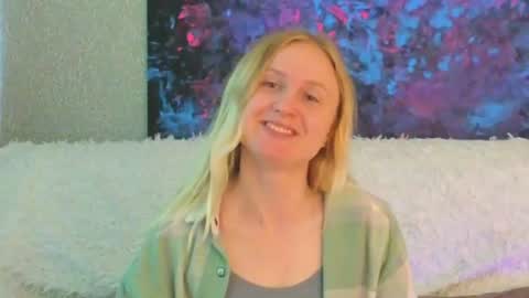 LanaviSmith online show from June 16, 6:17 am
