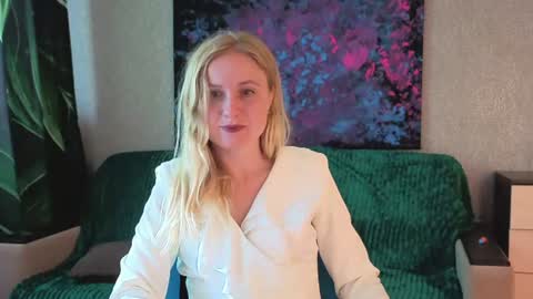 LanaviSmith online show from August 3, 6:15 am