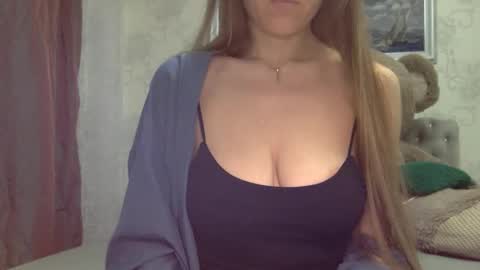 langoria online show from November 18, 9:07 pm