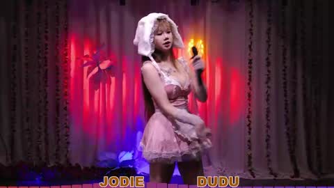 lankwaifong_cindy online show from April 23, 3:25 am