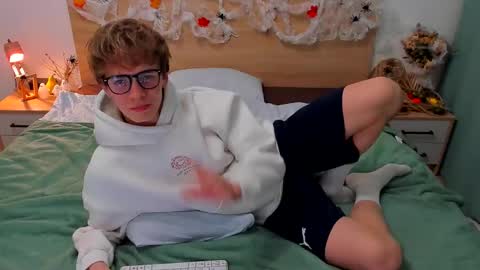 Fandi online show from October 17, 4:00 pm