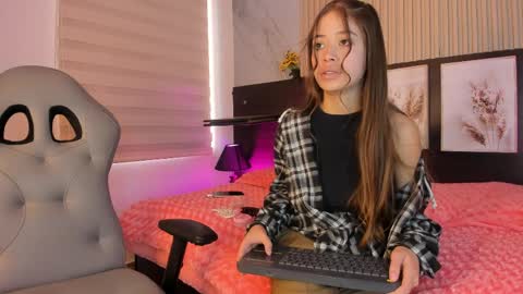 lara_as online show from April 9, 2:23 pm