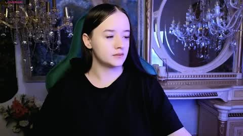 lara_benson_ online show from March 25, 4:36 pm