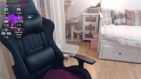 Lara online show from December 3, 7:47 pm