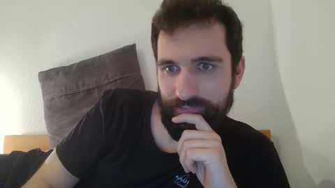 laraaan online show from February 12, 8:45 pm