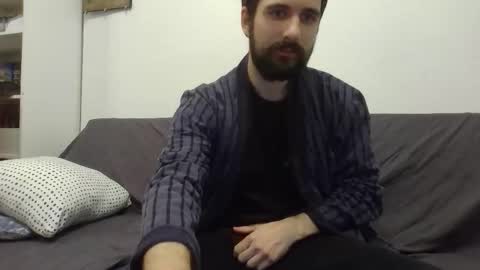 laraaan online show from November 17, 7:49 pm