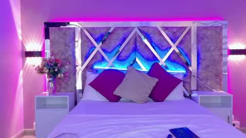 Lara online show from April 13, 7:40 pm