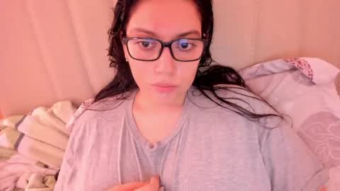 lara online show from April 19, 6:43 pm