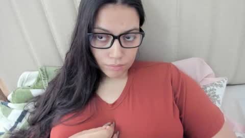 Snapshot of laracamille chatting on October 6, 3:41 pm lara online show from October 6, 3:41 pm