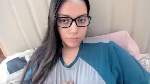 Snapshot of laracamille chatting on October 14, 2:53 pm lara online show from October 14, 2:53 pm