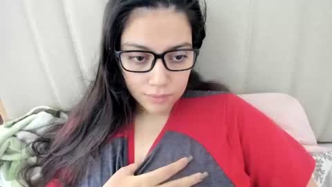 Snapshot of laracamille chatting on October 10, 12:22 pm lara online show from October 10, 12:22 pm