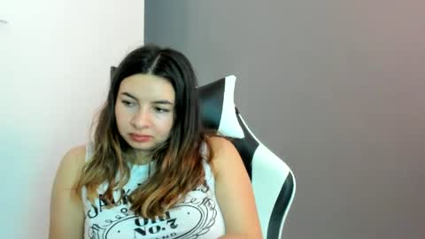 Lara online show from June 19, 7:09 pm
