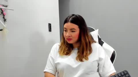 Lara online show from May 22, 1:34 am