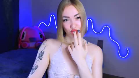 Snapshot of larakrein_lk chatting on September 19, 2:32 pm LaraKrein lk online show from September 19, 2:32 pm