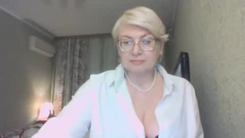 laramrs online show from March 28, 6:31 pm