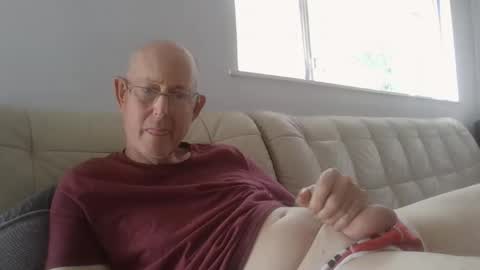 largerthan-   say hi on entry online show from April 1, 4:35 am