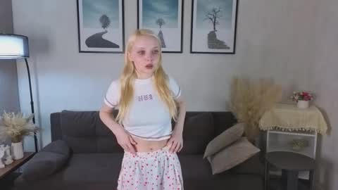 Emilia for my friends Amy online show from October 29, 1:40 am