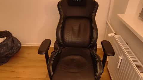 latexboy893 online show from March 5, 7:01 pm