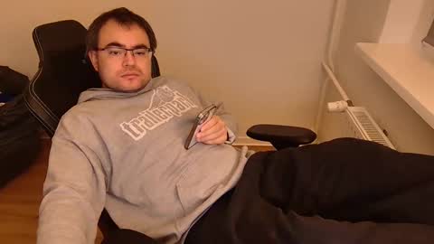 latexboy893 online show from March 7, 6:41 pm